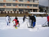 雪を集めて…